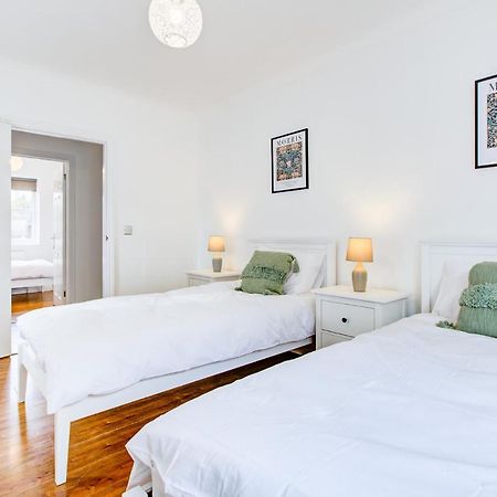 Stylish Two Bedroom Apartment With Free Parking! Ромфорд Экстерьер фото
